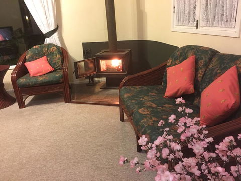 English Gardens - Garden Cottage - Accommodation QLD 3