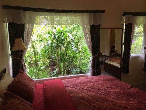 English Gardens - Garden Cottage - Accommodation QLD 2