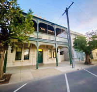 Entire Townhouse in Heart of Echuca's Port CBD - 15 guest capacity - Accommodation QLD