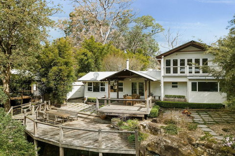 Equanimity - Beautiful Character Filled House! - Accommodation QLD 0