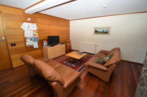 Eremo Lodge 2 - Accommodation QLD 3