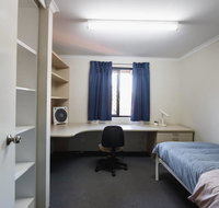 Erica Underwood House 6 Bedroom Flat - Accommodation QLD