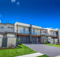 Escape At Nobbys Executive Townhouse 1 74 Pacific Drive - Accommodation QLD