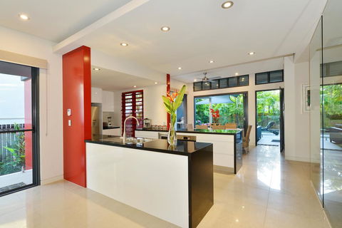 Esplanade Villa - Accommodation QLD 0