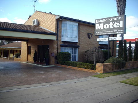 Estelle Kramer Motel - Accommodation QLD 0