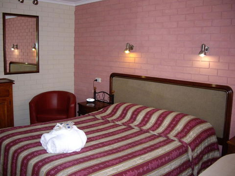 Estelle Kramer Motel - Accommodation QLD 3
