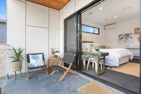 Eternity 141 - Room With Private Bathroom, Balcony Bed & Breakfast - Accommodation QLD 0