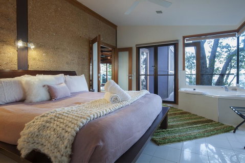 Eumarella Shores Noosa Lake Retreat - Accommodation QLD 2