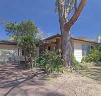 Evan's Retreat' 5 Sandy Point Road - cottage across the road from Sandy Point Beach - Accommodation QLD