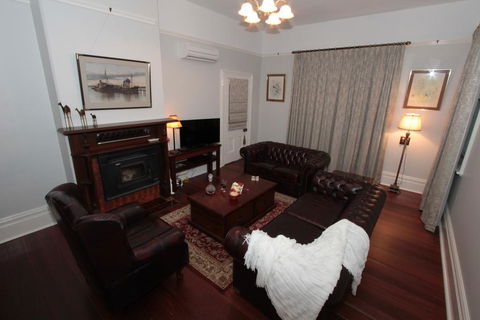 Evelyn House - Accommodation QLD 2