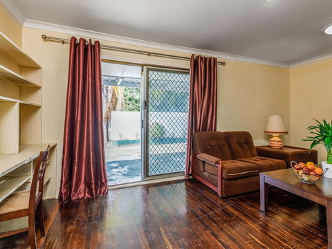 Exclusive Handy Holiday House - Accommodation QLD 1