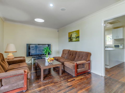 Exclusive Handy Holiday House - Accommodation QLD 0