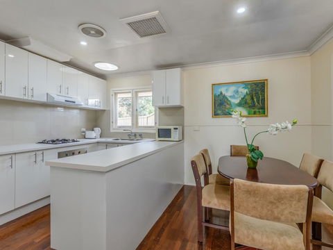 Exclusive Handy Holiday House - Accommodation QLD 3