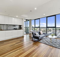 Executive City-centre Apartment with Parking - Accommodation QLD