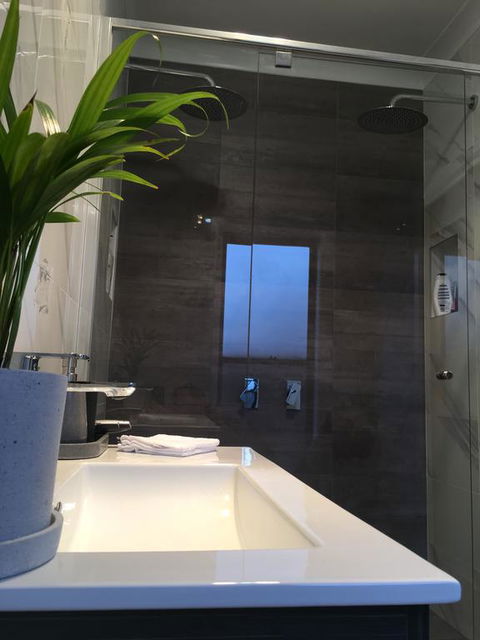 Executive Villa, Private 2 Bedroom In Ideal Location - Accommodation QLD 2