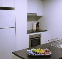 Executively Styled 2 Bed 2 Bath Perfect Location - Accommodation QLD