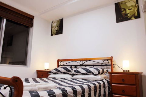 Executively Styled 2 Bed, 2 Bath, Perfect Location - Accommodation QLD 3