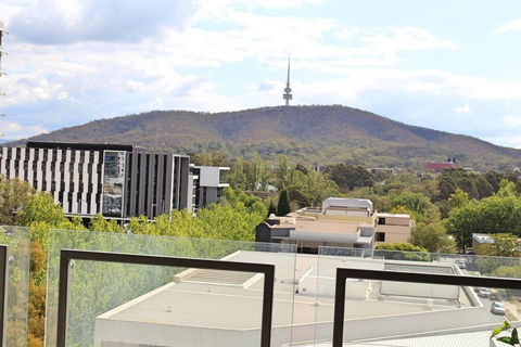 Executively Styled 2 Bed, 2 Bath, Perfect Location - Accommodation QLD 1