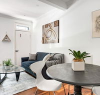 Expansive House Seconds from Oxford Street - Accommodation QLD