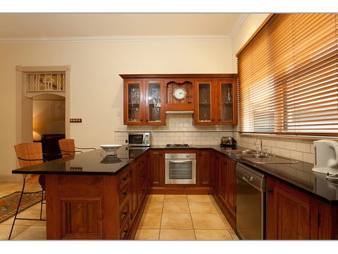 Fairholme Townhouse - Accommodation QLD 1