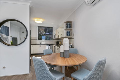 Fairlight Whispers - 10 Minutes From Manly - Accommodation QLD 1