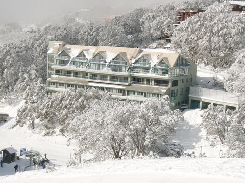 Falls Creek Country Club - Accommodation QLD 1