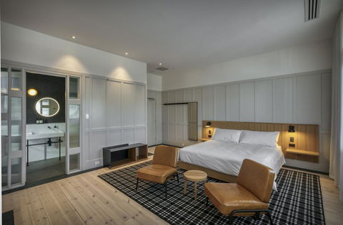 Farmers Home Hotel - Accommodation QLD 2