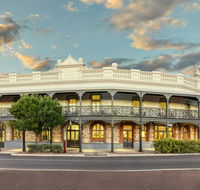 Farmers Home Hotel - Accommodation QLD