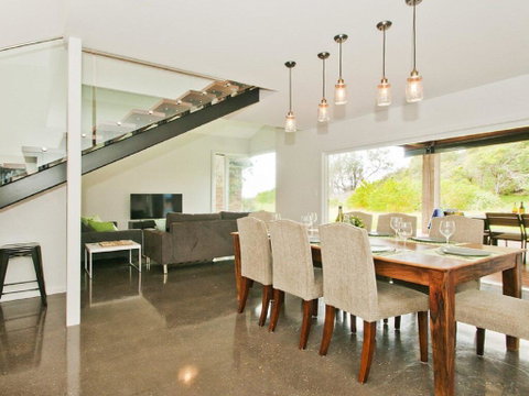 Farrant House - Modern And Contemporary - Accommodation QLD 2