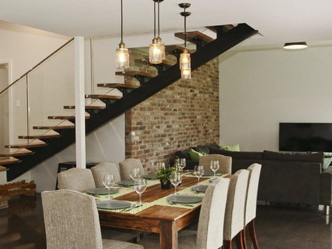 Farrant House - Modern And Contemporary - Accommodation QLD 0