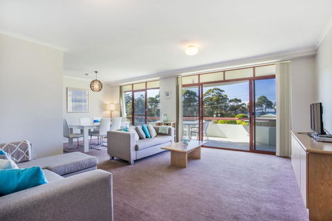 Fathoms 8 - Mollymook - Accommodation QLD 3
