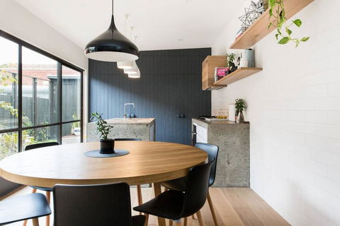 Felix - Gorgeously Designed Home - Accommodation QLD 1