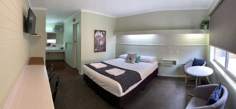 Finley Country Club Hotel Motel - Accommodation QLD 3