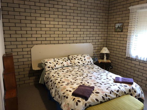 Flat 1/15 Dalmeny Drive - Accommodation QLD 2