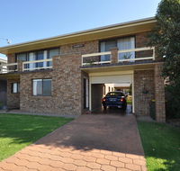 Flat 1/15 Dalmeny Drive - Accommodation QLD