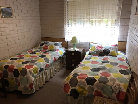 Flat 1/15 Dalmeny Drive - Accommodation QLD 3