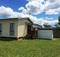 Flat 2 42 McMillan Rd - Accommodation QLD