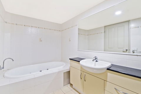 Flightdeck 301 5-7 Clarence Street - Accommodation QLD 2