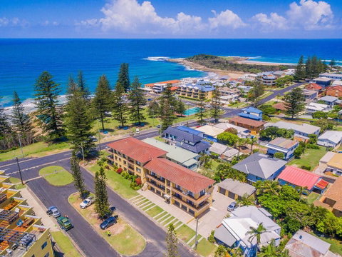 Flinders Lodge - Fantastic Views, Opposite Main Beach - Accommodation QLD 2