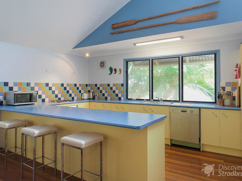 Flipper Beach House - Accommodation QLD 3