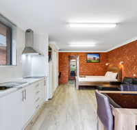 Fossicker Caravan Park - Accommodation QLD