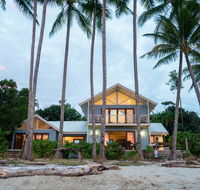 Frangipani Beach House - Newell Beach - Accommodation QLD
