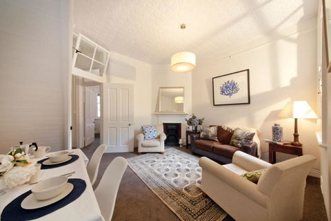 FUN TIMES In HUGE House 1 Minute To SYDNEY HARBOUR - Accommodation QLD 0