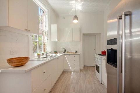 FUN TIMES In HUGE House 1 Minute To SYDNEY HARBOUR - Accommodation QLD 2