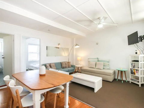 Funky 1 Bedroom Beach Pad By The Beach - Accommodation QLD 1