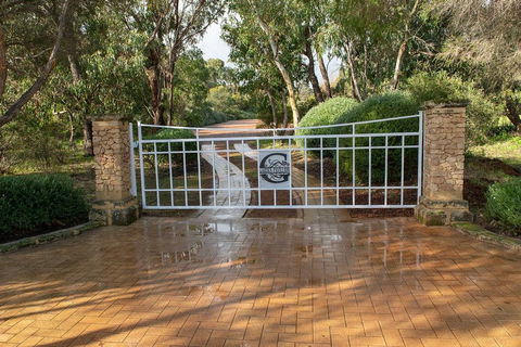 Garden Pavilion - Art House Yallingup - Accommodation QLD 1
