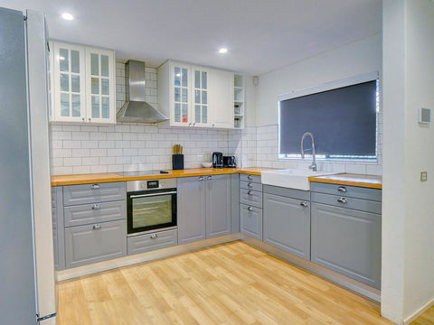 GCHM Beachside Getaway With Netflix & Wi-Fi - Accommodation QLD 1