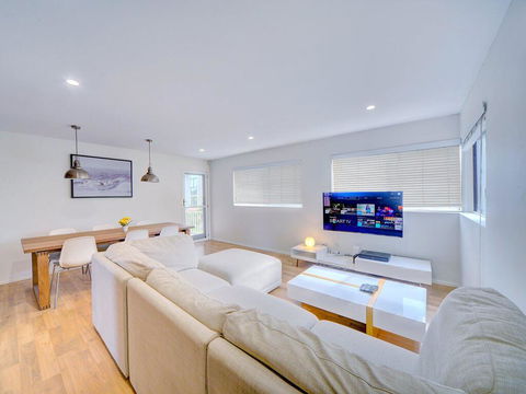 GCHM Beachside Getaway With Netflix & Wi-Fi - Accommodation QLD 0