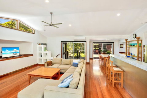 Gecko's Rest - Rainbow Shores, Executive Beach House, Pet Friendly, Pool, Wi-fi - Accommodation QLD 2