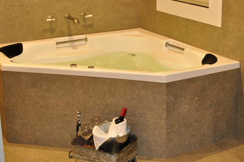 Georges At Hepburn - Miner's Cottage - Accommodation QLD 2